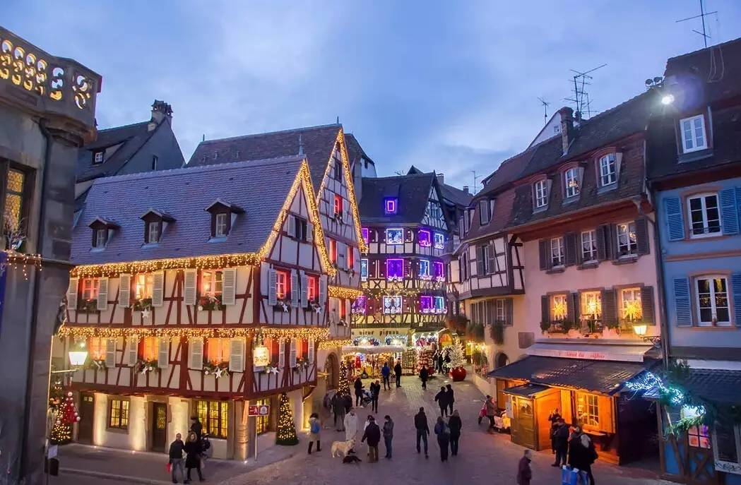 缅甸一座佛寺遭大水冲走 信徒现场痛哭:xc sports(图2) xc体育